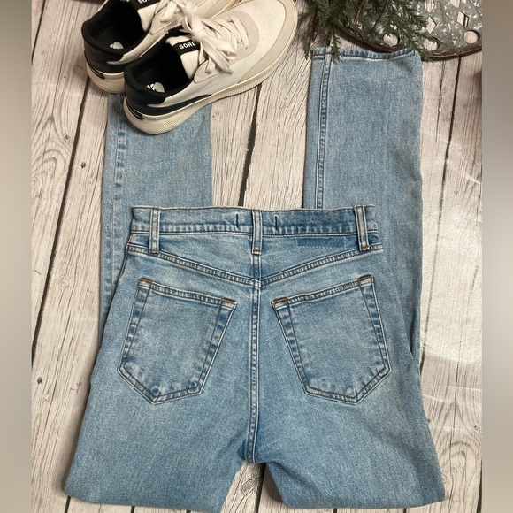 Abercrombie & Fitch 90’s Slim Straight Ultra High Rise Jeans - Picture 4 of 10